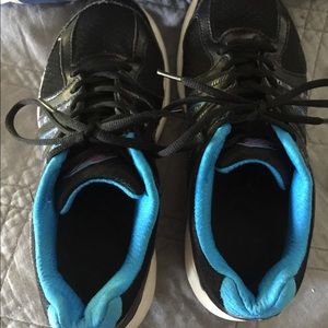 Good used condition Avia sneakers
